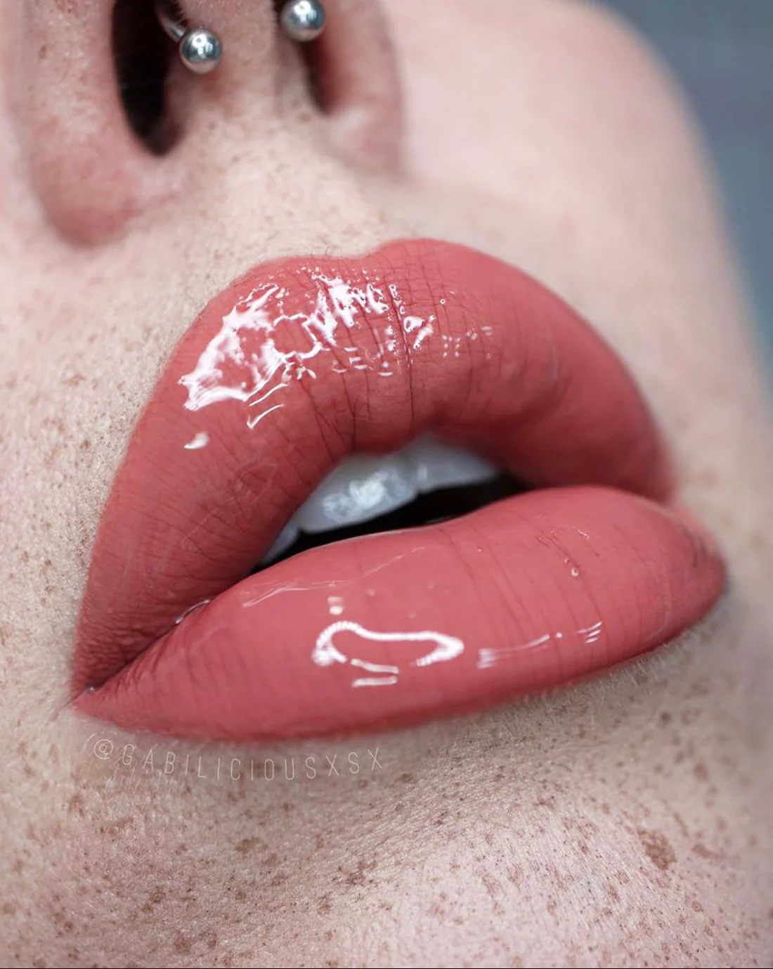 Honey Glazed Shine Lip Color - Image 14