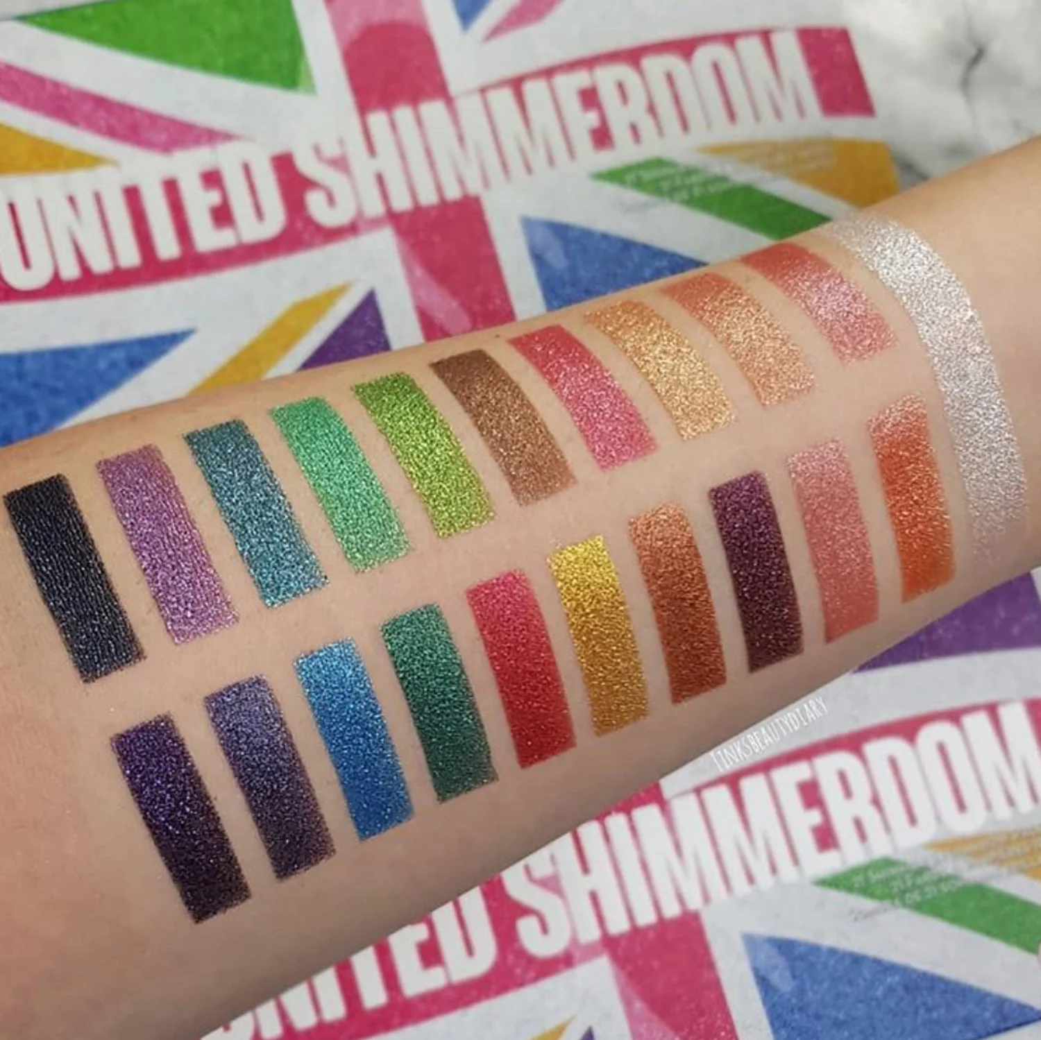 United Shimmerdom - 21 Shimmer Eyeshadow Palette - Image 3