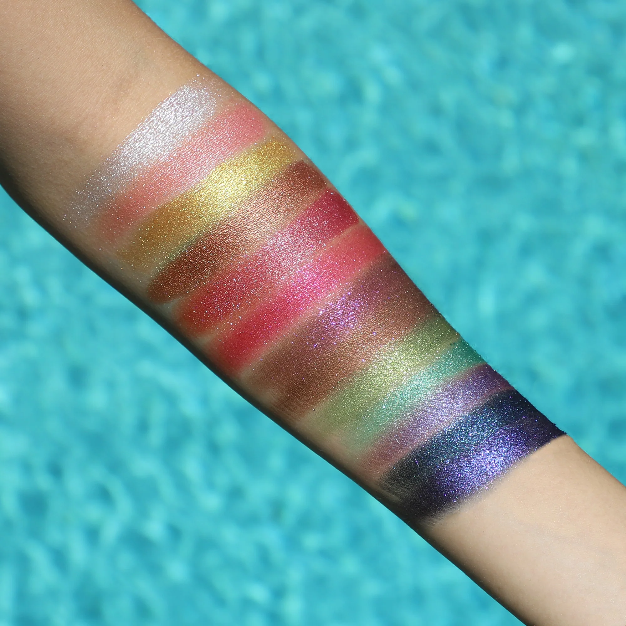 United Shimmerdom - 21 Shimmer Eyeshadow Palette - Image 4